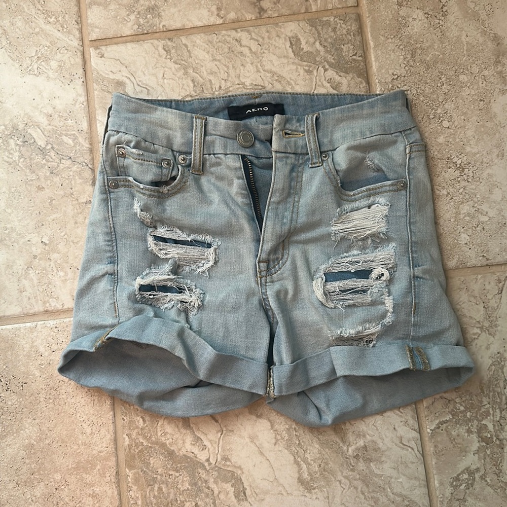 Aero High Rise Curvy 3” shorts. Size 00